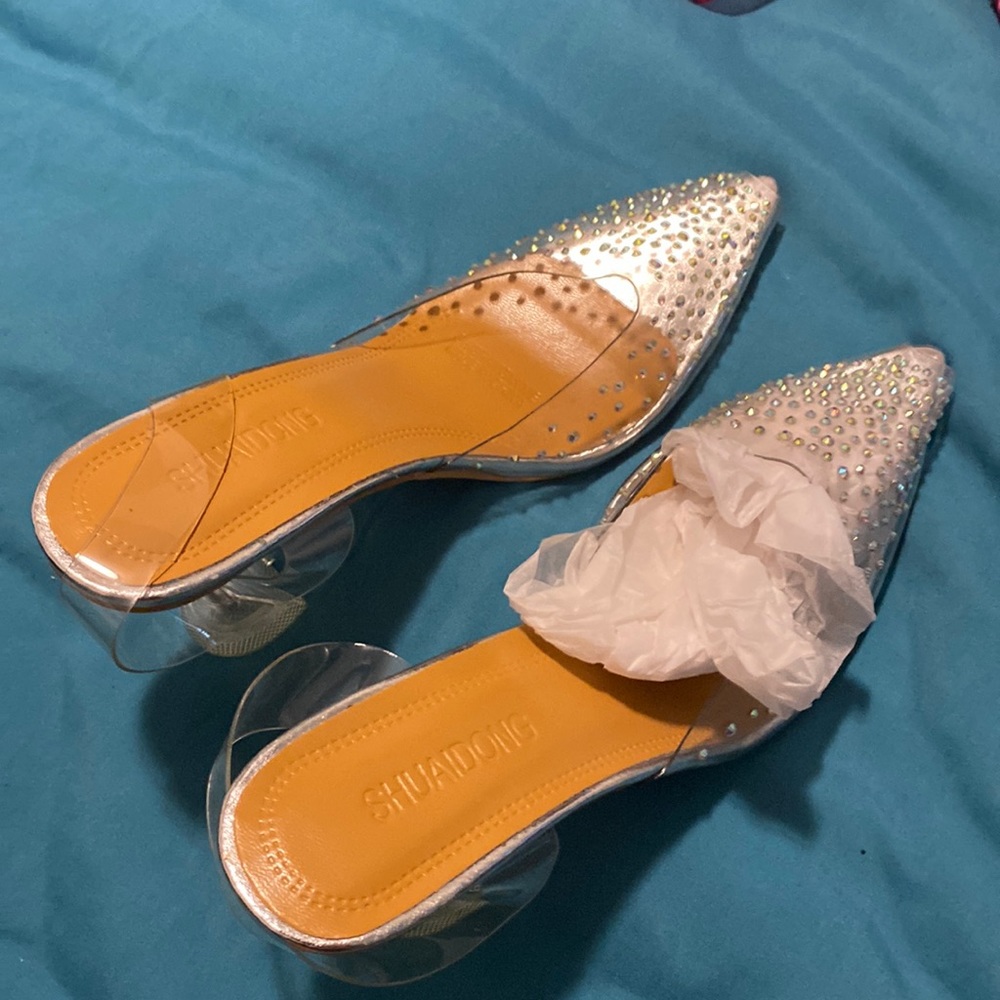 Clear heels with colored rind stones